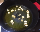 Foto del paso 3 de la receta: Conejo al ajillo con un toque de tomillo y romero