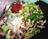 Foto langkah ke 3 dari resep Tongkol Suwir Cabe Hijau.