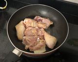 Hình bước làm 2 của món Gà nấu măng