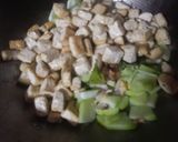 Foto langkah ke 3 dari resep Tumis Labu Tahu Jamur Enoki.