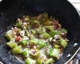 A picture of step 6 of Green chilli sabzi.
