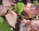 Foto langkah ke 2 dari resep Asem Asem Ayam Tanpa Kunyit.