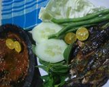 Foto langkah ke 4 dari resep Layang bakar lalapan.