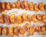 Foto del paso 5 de la receta: Lubina a la Plancha con Patatas Gajo al Horno y Mayonesa de Lima