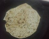 A picture of step 3 of Onion paratha with butter.