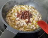 Foto del paso 3 de la receta: Col rellena de pollo y frutos secos
