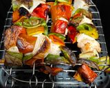 Foto del paso 5 de la receta: Brochetas de pollo con verduritas y arándanos