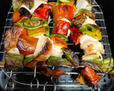 Foto del paso 5 de la receta: Brochetas de pollo con verduritas y arándanos