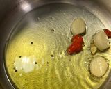 Foto del passaggio 1 della ricetta Crema di carciofi (di recupero) con pane raffermo