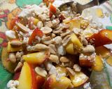 Foto del paso 4 de la receta: Postre saludable con duraznos, avena, maní, coco y algo más (2)