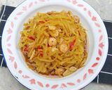 Foto langkah ke 5 dari resep Tumis Pepaya Muda dan Udang Pedas Manis.