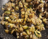 Foto del paso 4 de la receta: Hamburguesas de ternera, berenjena, calabacín y cebolla