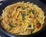 Foto del paso 8 de la receta Pasta con puerro, espinacas y aceitunas negras (vegano)