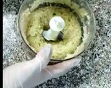 A picture of step 1 of Tawa kabab.