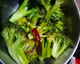 ब्रॉकली मटर मसाला (broccoli matar masala recipe in Hindi) रेसिपी चरण 1 फोटो
