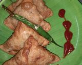 A picture of step 4 of Chinese samosa.