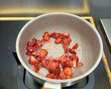 Foto langkah ke 2 dari resep Roasted Milk Tea Strawberry.