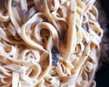 Une image de l'étape 4 de Tagliatelles crémeuses à l'ail et aux champignons #tablierdor2023.