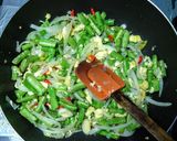 Foto langkah ke 7 dari resep Orek Buncis dan Telur.