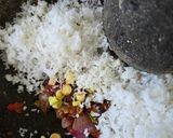 Foto langkah ke 2 dari resep Telur Dadar Kelapa Khas Aceh.