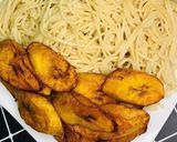 A picture of step 4 of Pasta and plantain with stew.