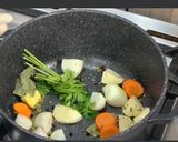 صورة لخطوة 2 من وصفة سلق وتحمير الفراخ 😋