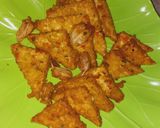 Foto langkah ke 4 dari resep Tempe Goreng Bawang Putih Daun Jeruk.
