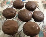 Foto del paso 5 de la receta: Alfajores de chocolate con dulce de leche