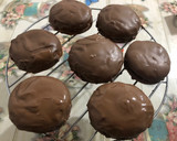 Foto del paso 5 de la receta: Alfajores de chocolate con dulce de leche