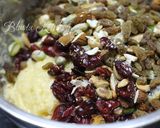 Hình bước làm 2 của món Biscotti vị hạnh nhân, cranberry, hạt dẻ cười