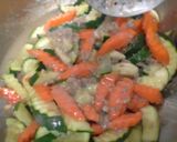 Foto langkah ke 3 dari resep Zucchini & Wortel kuah.