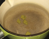 Foto del paso 2 de la receta: Camarones sobre polenta grillada con puré de dátiles y reducción de queso