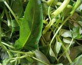 Foto langkah ke 1 dari resep Cah Kangkung Terasi Saus Tiram.