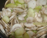 Foto del paso 3 de la receta: Crema de calabacin y champiñones