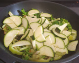 Foto del paso 1 de la receta: Pasta con verduras veraniegas y tahini