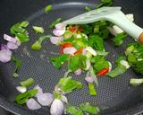 Foto langkah ke 2 dari resep Tumis Tahu Jamur.