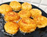 A picture of step 2 of Ragda Aloo Tikki Chaat.