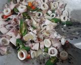 Foto langkah ke 3 dari resep Oseng cumi pete cabe Ijo (oscupejo).