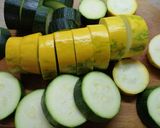 Cukkini fokhagymás-joghurtos bundában recept fázis 2 fotója