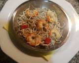 Foto del paso 5 de la receta: Langostinos y gulas del norte picantonas