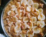 A picture of step 8 of Banofee pie.