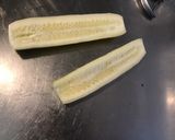 Une image de l'étape 2 de Apéro rigolo aux barquettes de concombre Noa et d endives rouges tartinade au yaourt et olives.