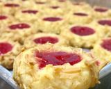 Foto langkah ke 5 dari resep Cheese Thumb Print Cookies Tintin Rayner.