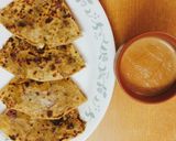 A picture of step 2 of Onion Paratha.