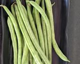 A picture of step 1 of Garlic green beans.
