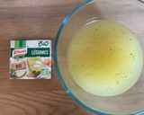 Une image de l'étape 2 de Dahl de lentilles corail au lait de coco.