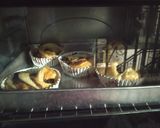 Foto langkah ke 5 dari resep Roti Kopi Gula Aren Kismis (Tanpa Ulen, versi Minyak).