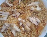 صورة لخطوة 2 من وصفة عيش بالدجاج والشحمة 😋😋