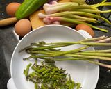 Foto del paso 1 de la receta: Huevos revueltos con espárragos