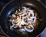 Foto del paso 3 de la receta: Carré de cerdo en salsa de champiñones